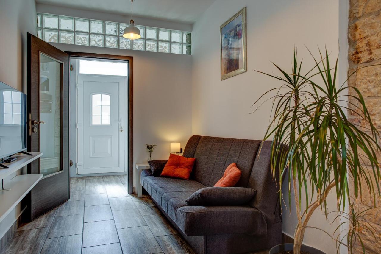 Apartment Laura With Terrace Vodnjan Exterior foto